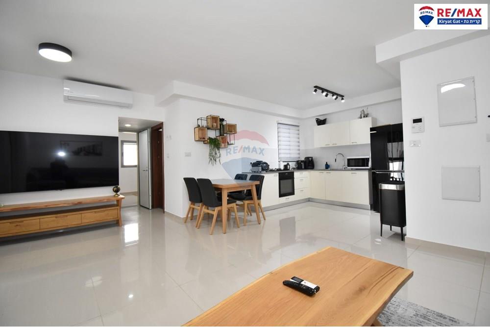 Apartment for Sale in קרית גת - Image 3