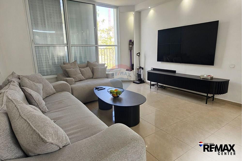 Apartment for Sale in Holon - Image 6
