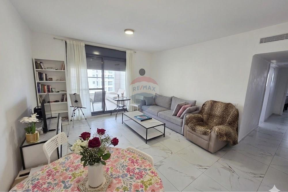 Apartment for Sale in מבשרת ציון - Image 2