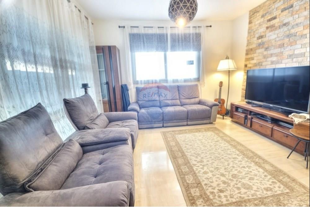 Apartment for Sale in מעלות - Image 1