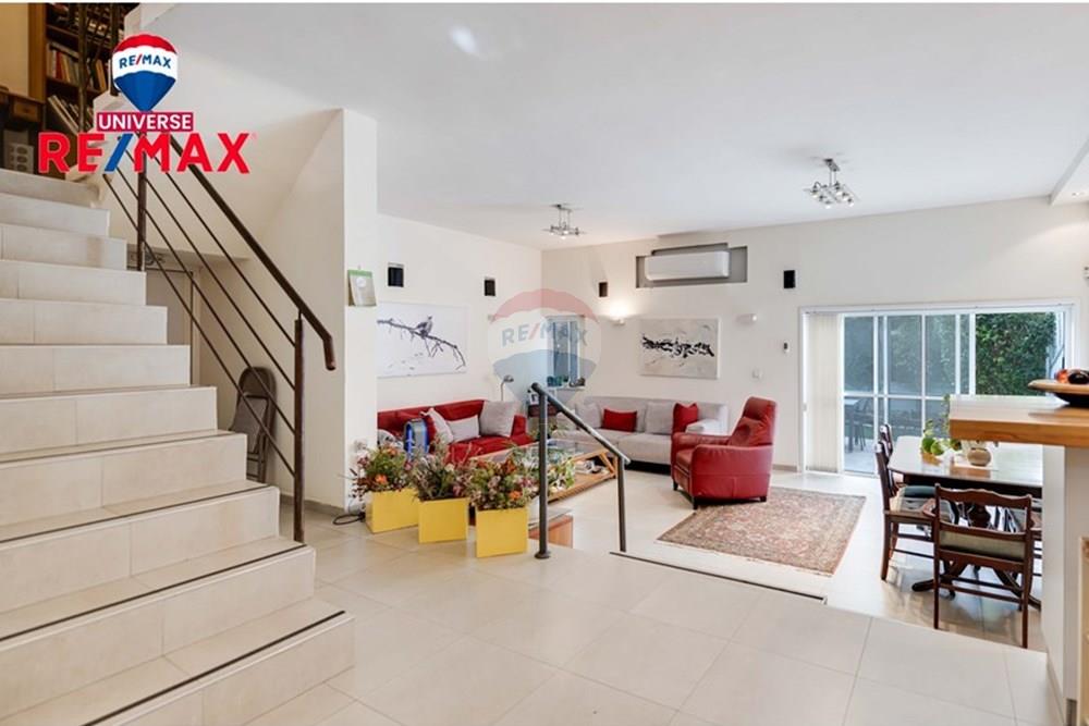 House for Sale in Rehovot - Image 2