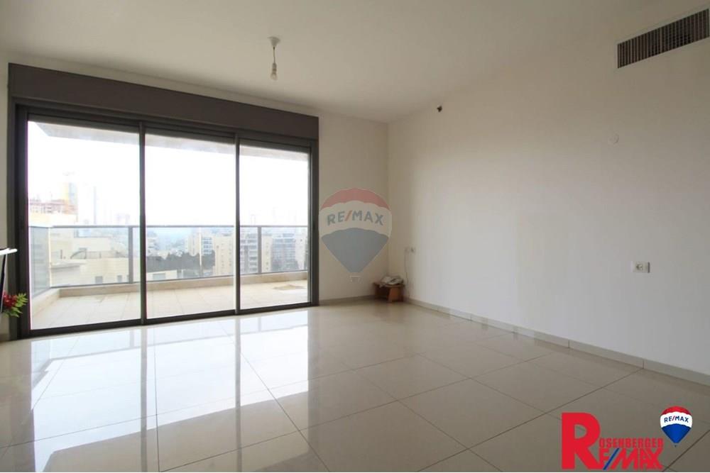 Apartment for Sale in Bat Yam - Image 3