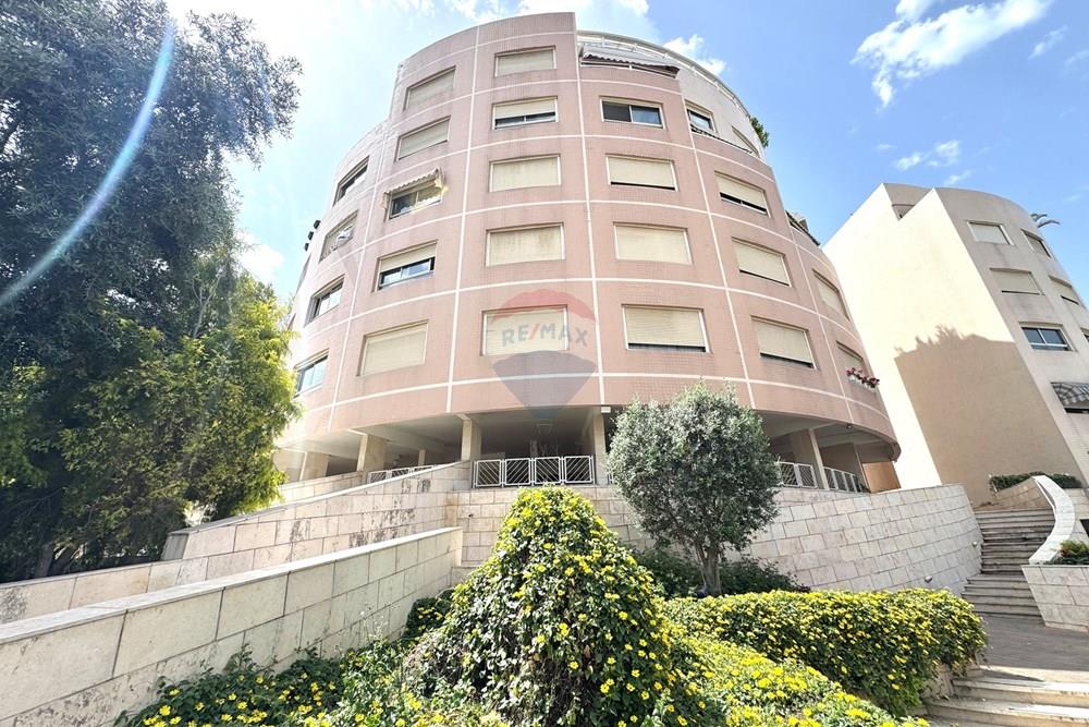 Apartment for Sale in Givatayim - Image 3