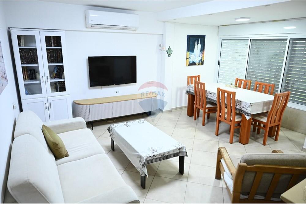 Apartment for Sale in Kiryat Yam - Image 2