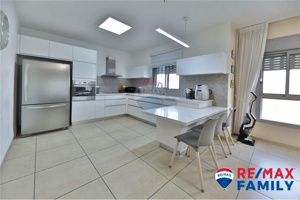 Apartment for Sale in קרית מוצקין - Image 6