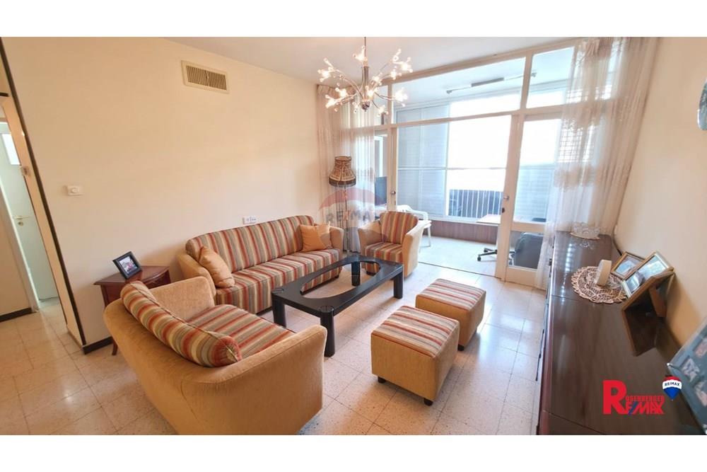 Apartment for Sale in Holon - Image 1