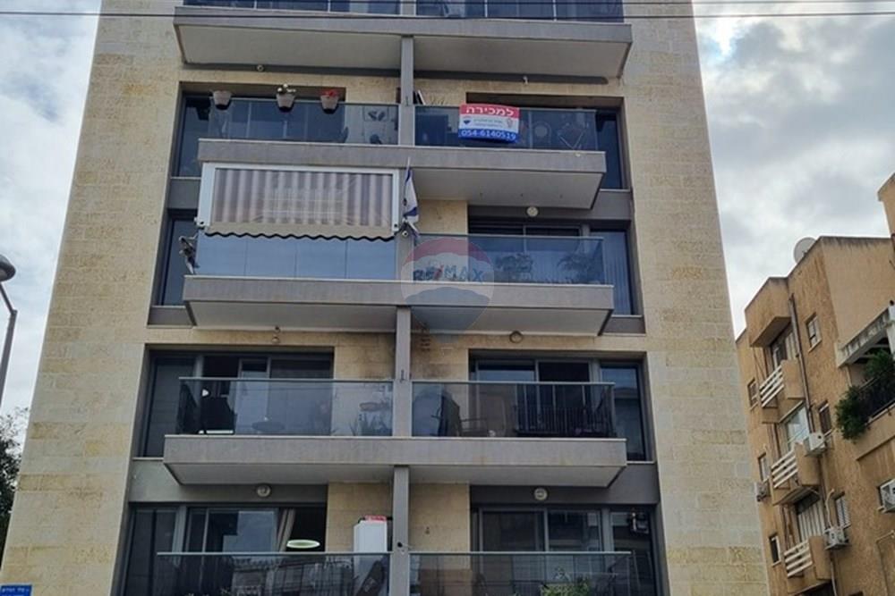 Apartment for Sale in Rishon LeZion - Image 1
