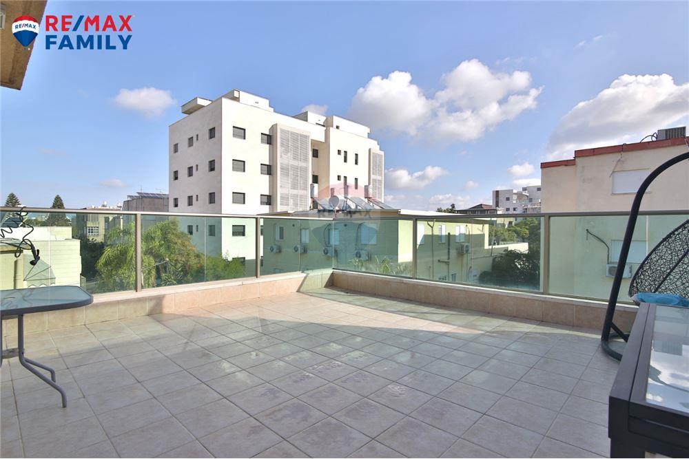 Apartment for Sale in קרית מוצקין - Image 2