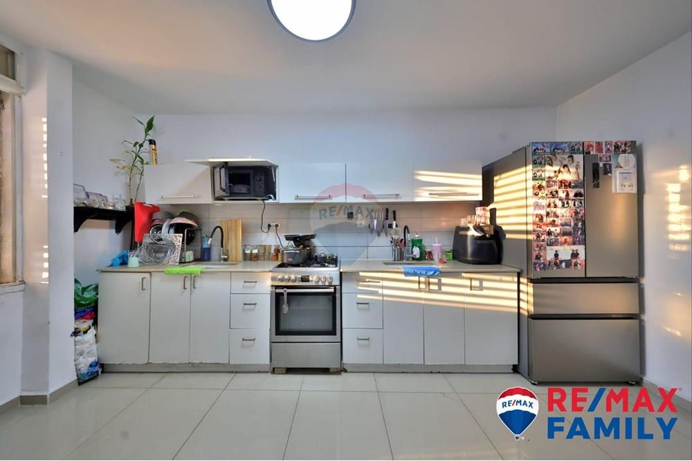 Apartment for Sale in Kiryat Yam - Image 4