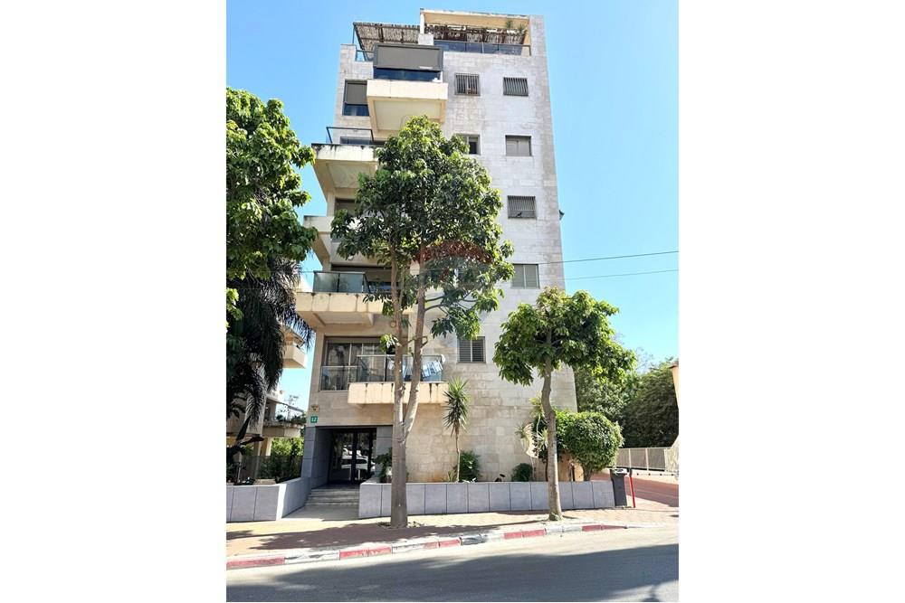 Apartment for Sale in Ramat Gan - Image 4