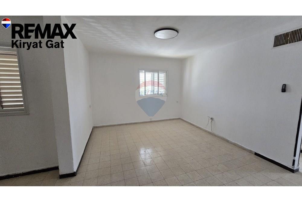 Apartment for Sale in קרית גת - Image 5