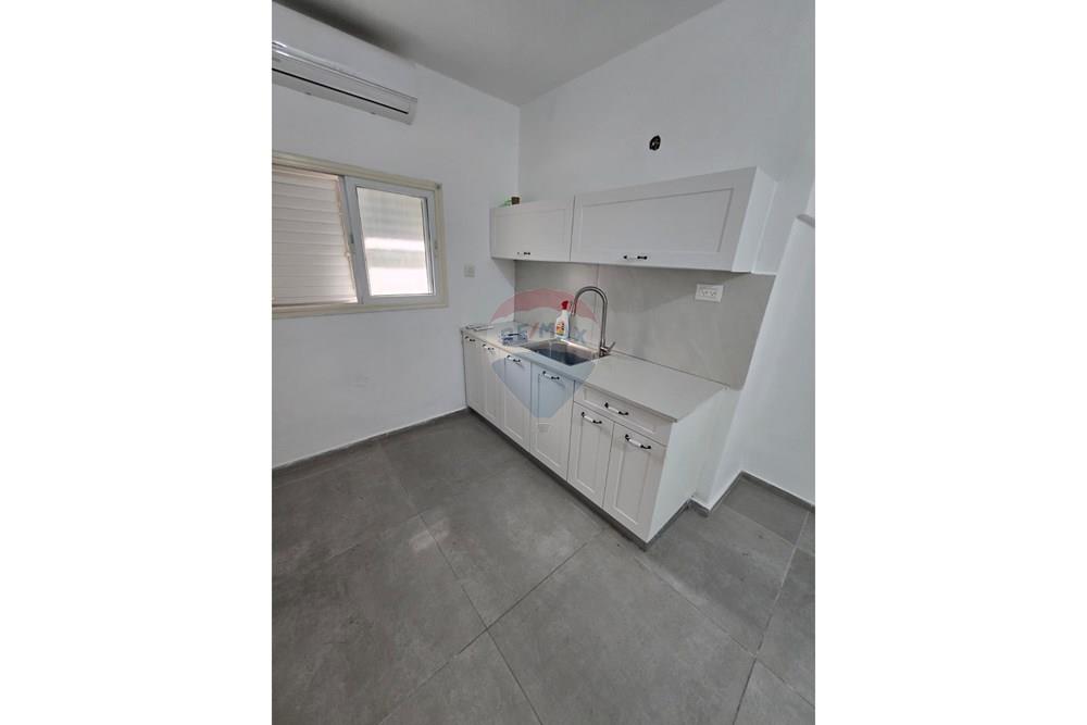 Apartment for Sale in Bat Yam - Image 1