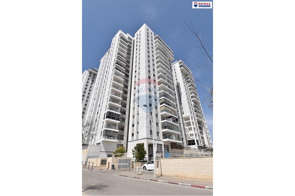 Apartment for Sale in קרית גת - Image 1