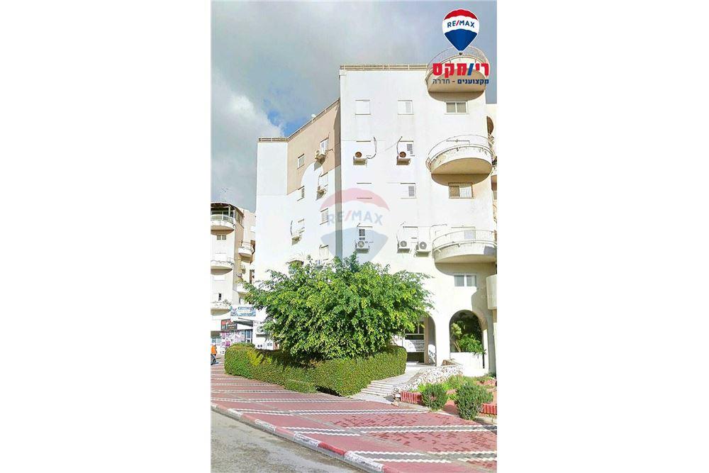 Apartment for Sale in Hadera - Image 4