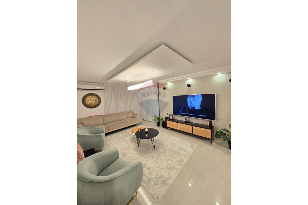 Apartment for Sale in Lod - Image 1