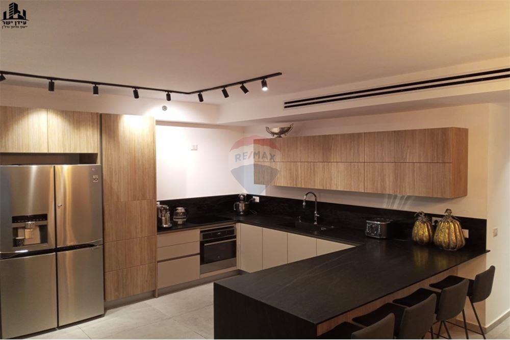 Apartment for Sale in Tel Aviv - Image 2