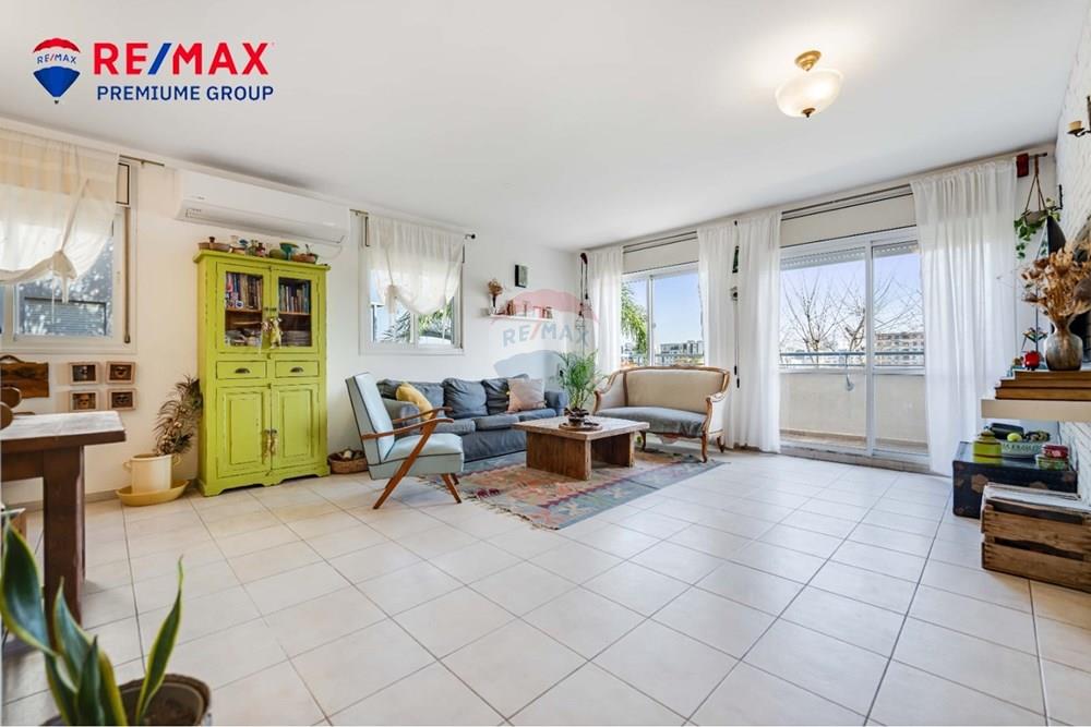 Apartment for Sale in שוהם - Image 2