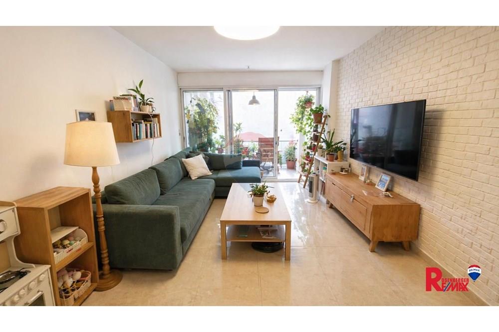 Apartment for Sale in Rishon LeZion - Image 1
