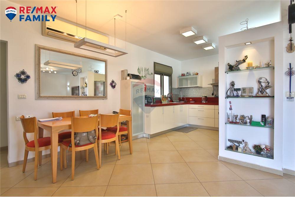 Apartment for Sale in קרית מוצקין - Image 7