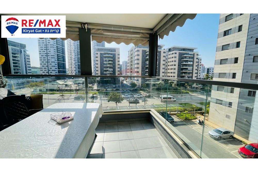 Apartment for Sale in קרית גת - Image 3