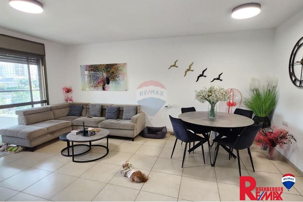 Apartment for Sale in Holon - Image 2