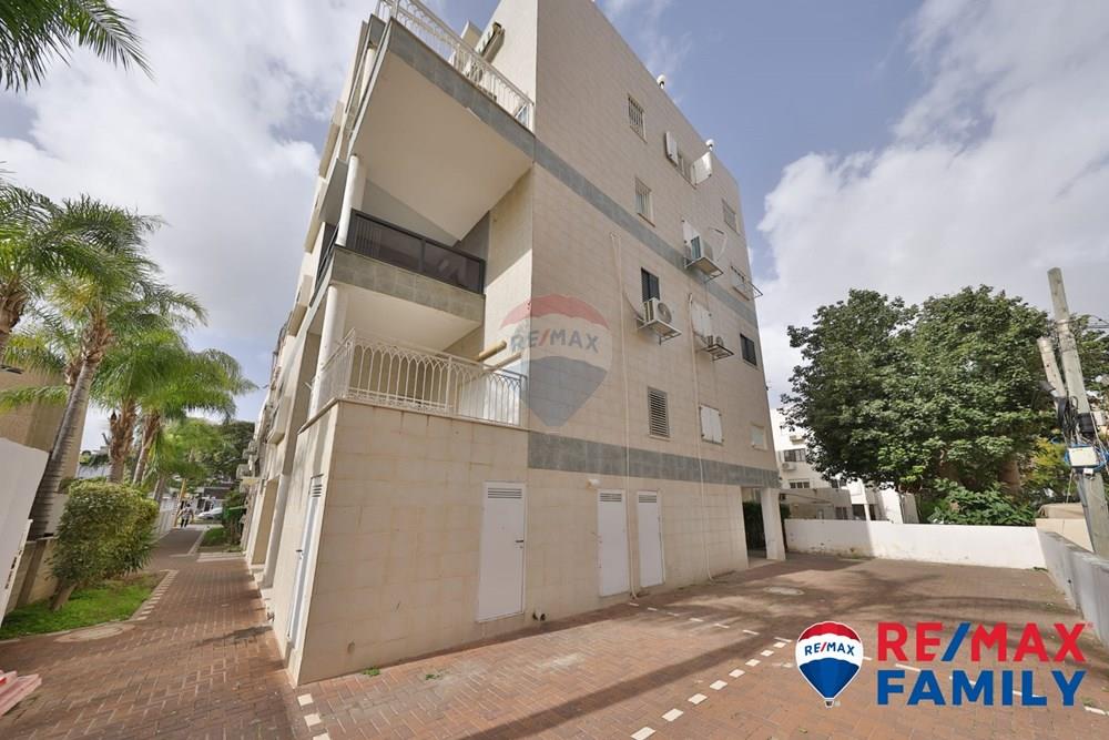 Apartment for Sale in קרית מוצקין - Image 1