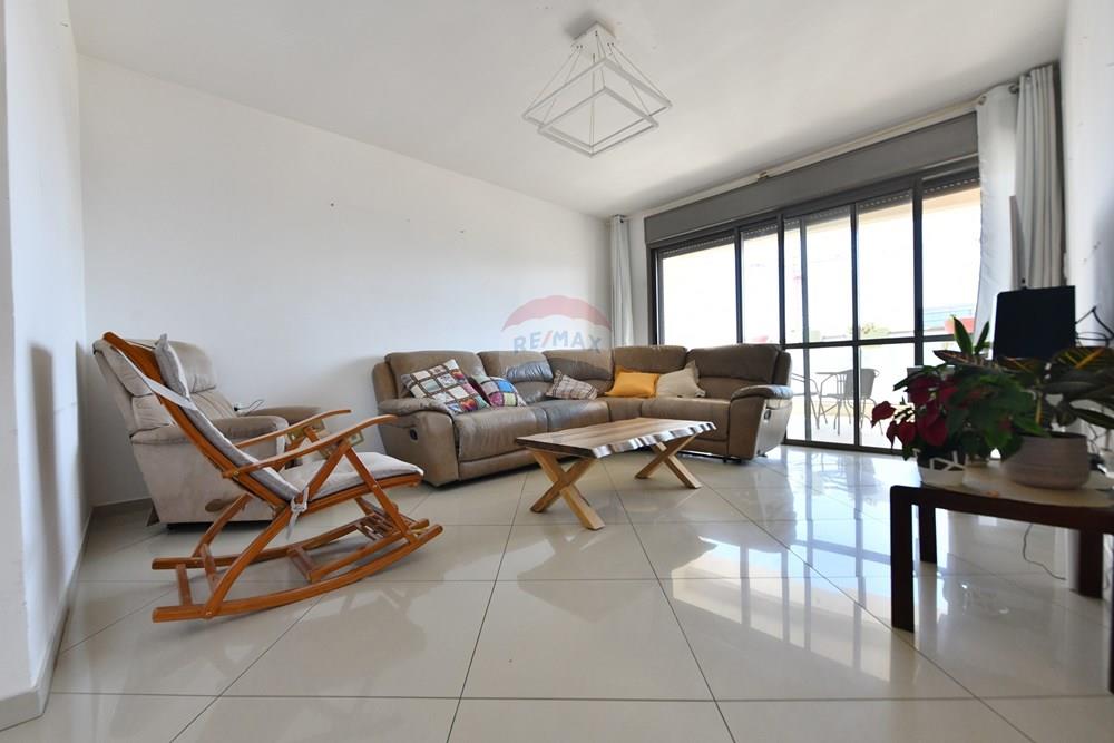 Apartment for Sale in Givat Shmuel - Image 3