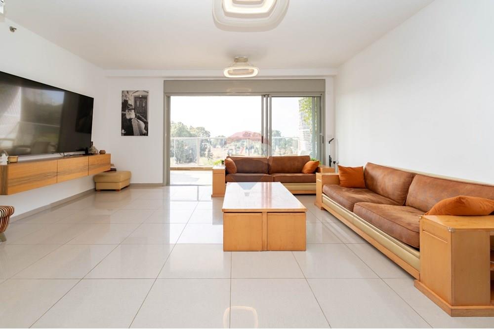 Apartment for Sale in Netanya - Image 3