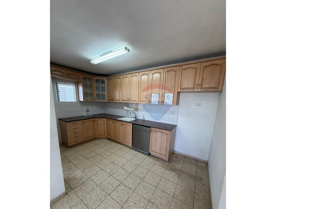 Apartment for Sale in Kfar Saba - Image 1