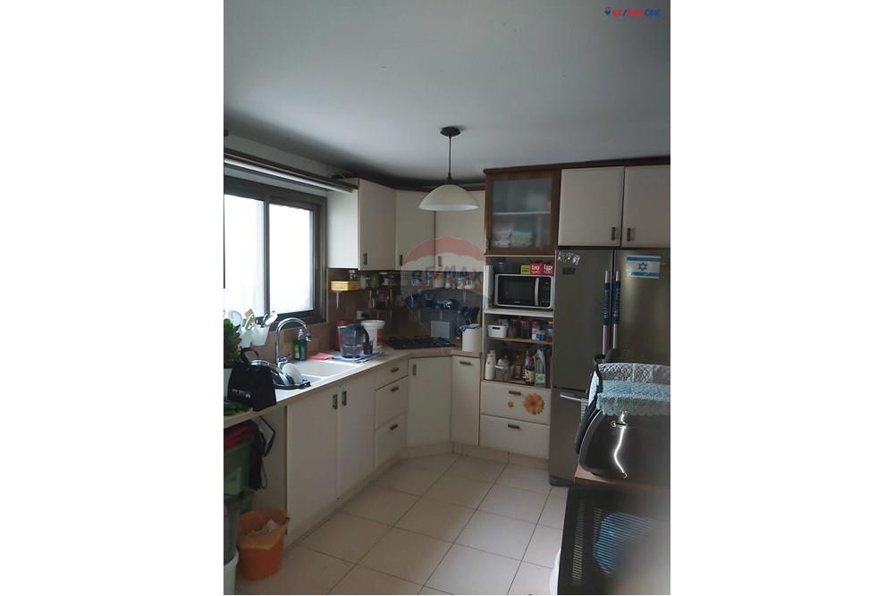 Apartment for Sale in Kfar Saba - Image 2