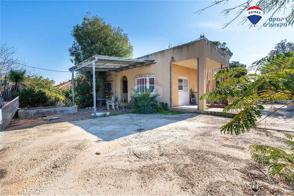 House for Sale in Hadera - Image 1