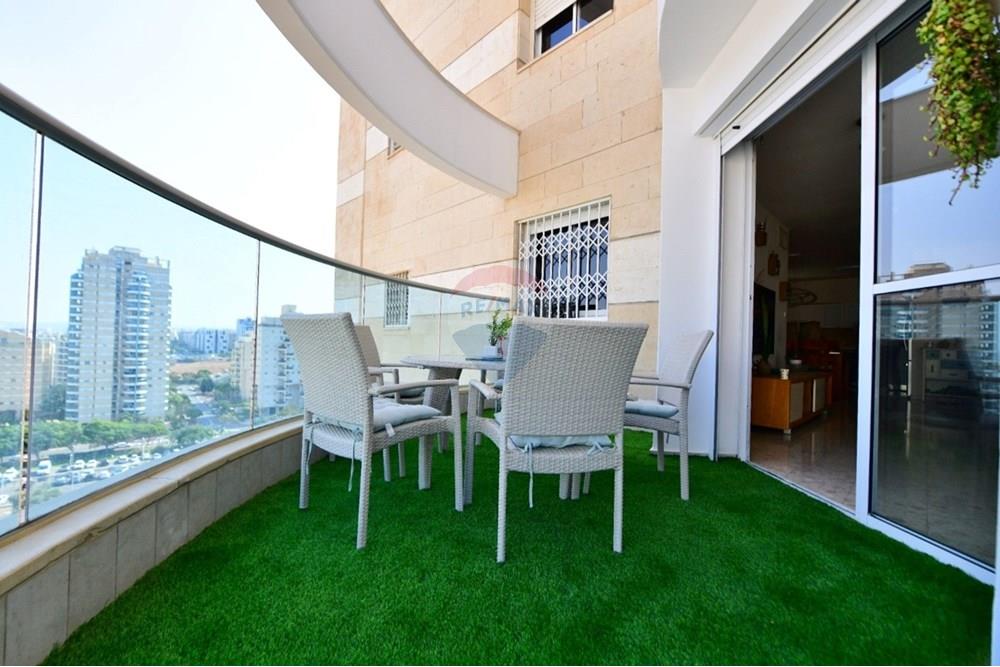 Apartment for Sale in Givat Shmuel - Image 3