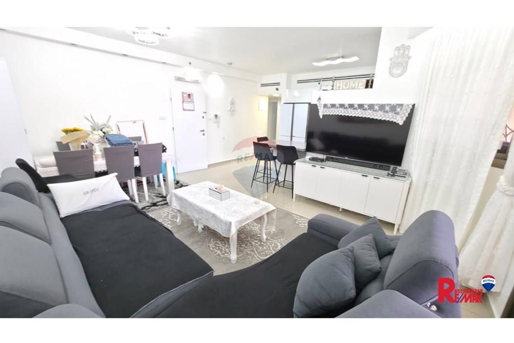 Apartment for Sale in Bat Yam - Image 2