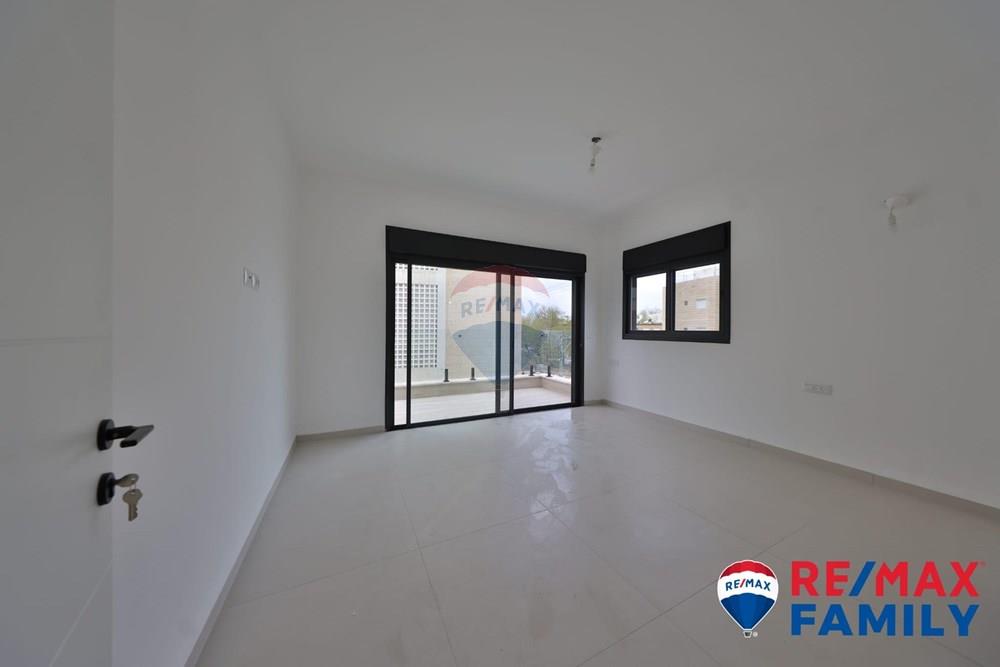 Apartment for Sale in קרית מוצקין - Image 2