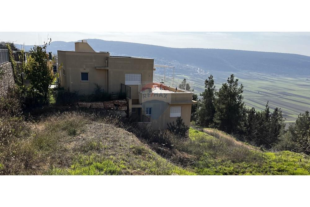 Apartment for Sale in אבטליון - Image 1