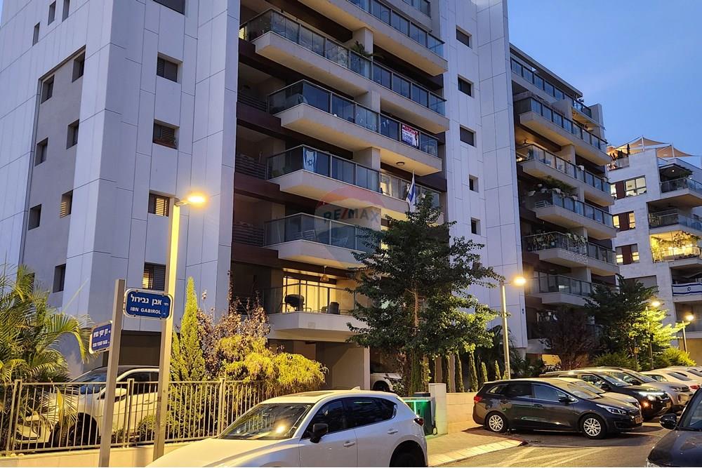 Apartment for Sale in Herzliya - Image 2