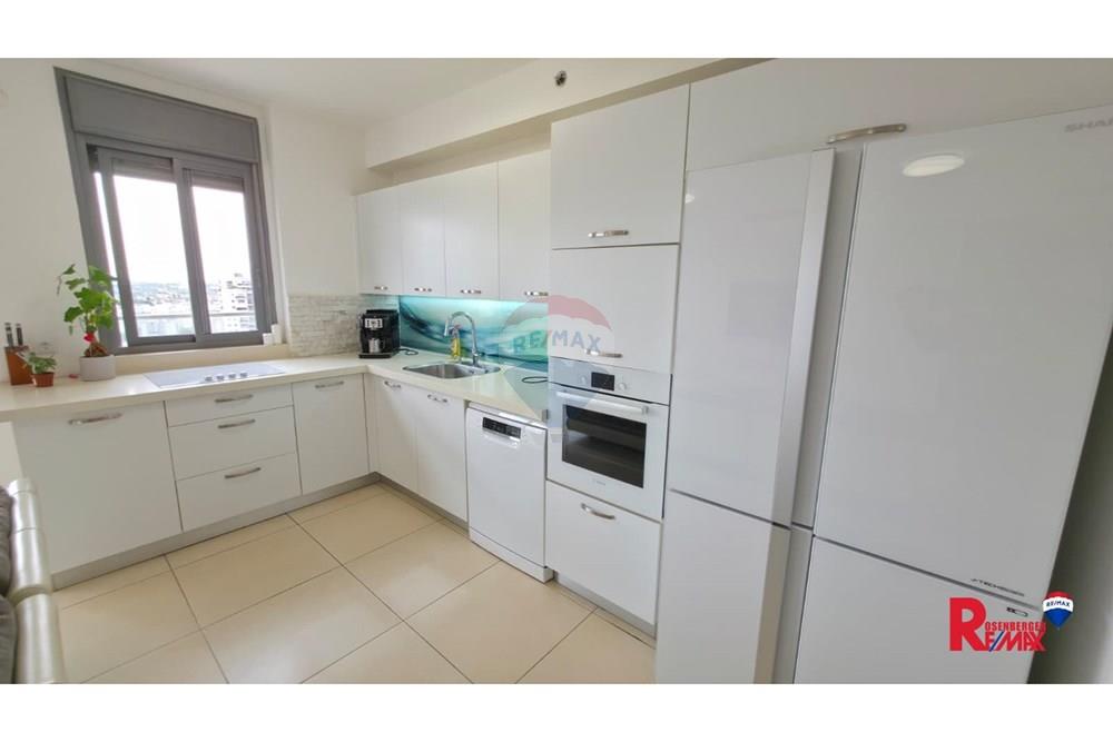 Apartment for Sale in Rishon LeZion - Image 3