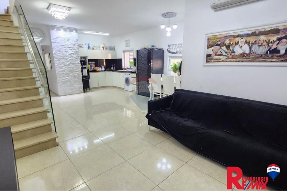Apartment for Sale in Holon - Image 2