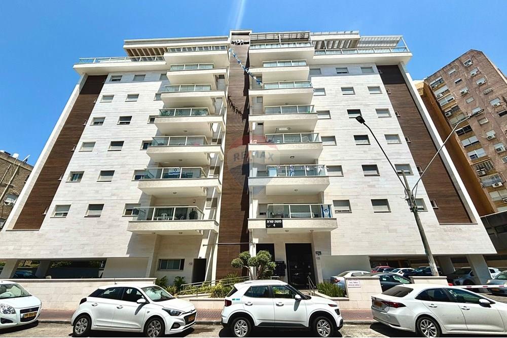 Apartment for Sale in קרית מוצקין - Image 1