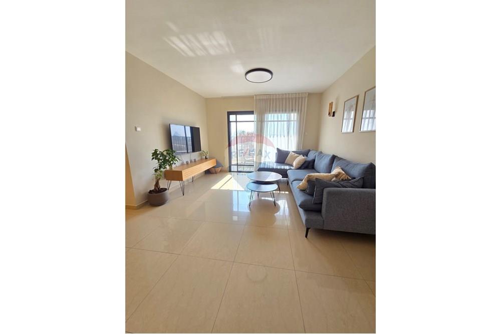 Apartment for Sale in Lod - Image 1