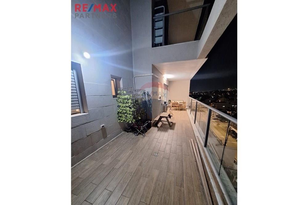 Apartment for Sale in ראש העין - Image 3