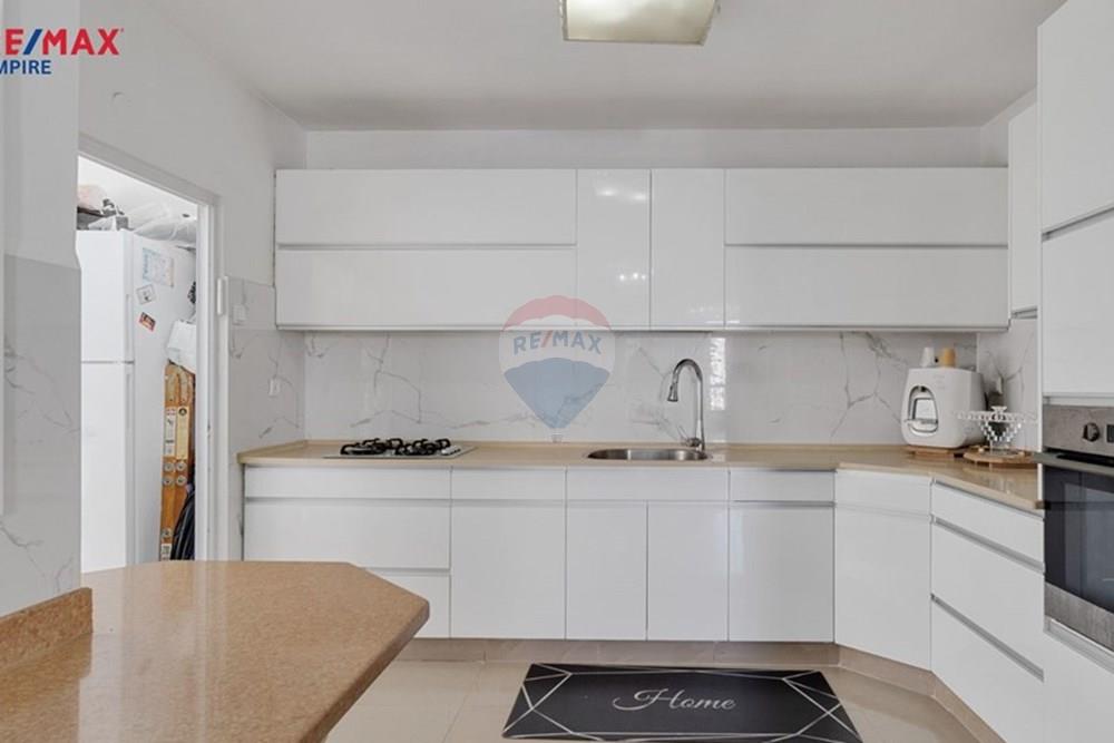 Apartment for Sale in Rishon LeZion - Image 1