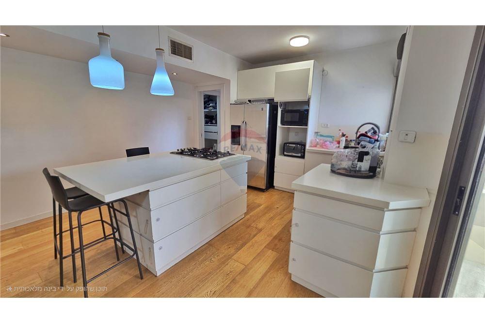 Apartment for Sale in Tel Aviv - Image 5