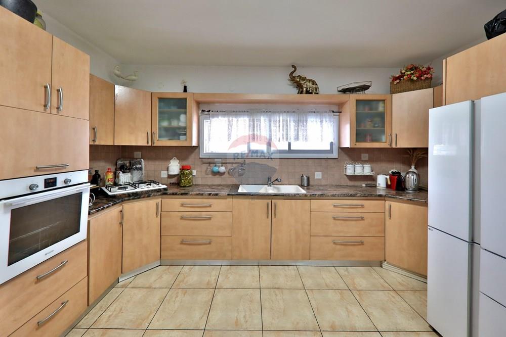 Apartment for Sale in Kiryat Yam - Image 7