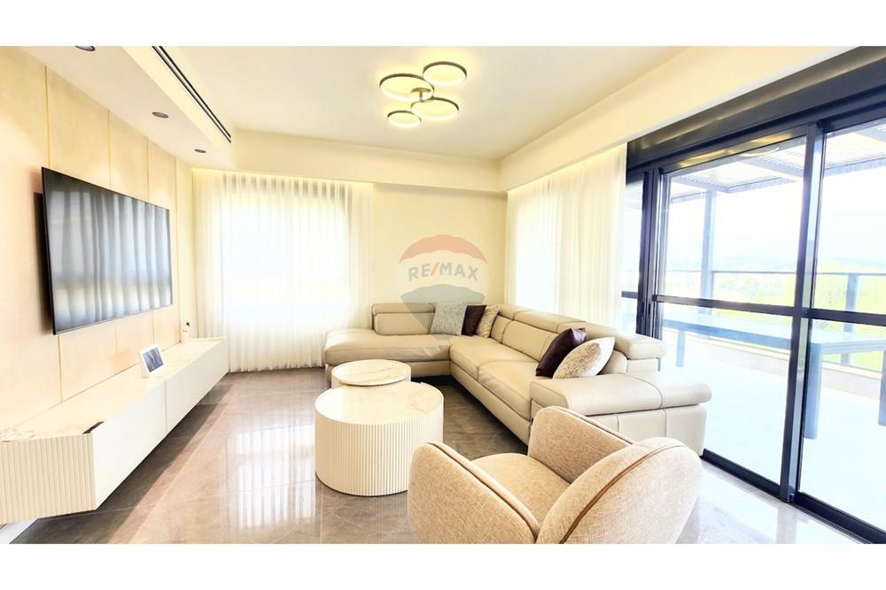 Apartment for Sale in מעלות - Image 1