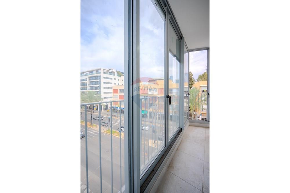 Apartment for Sale in Tel Aviv - Image 4