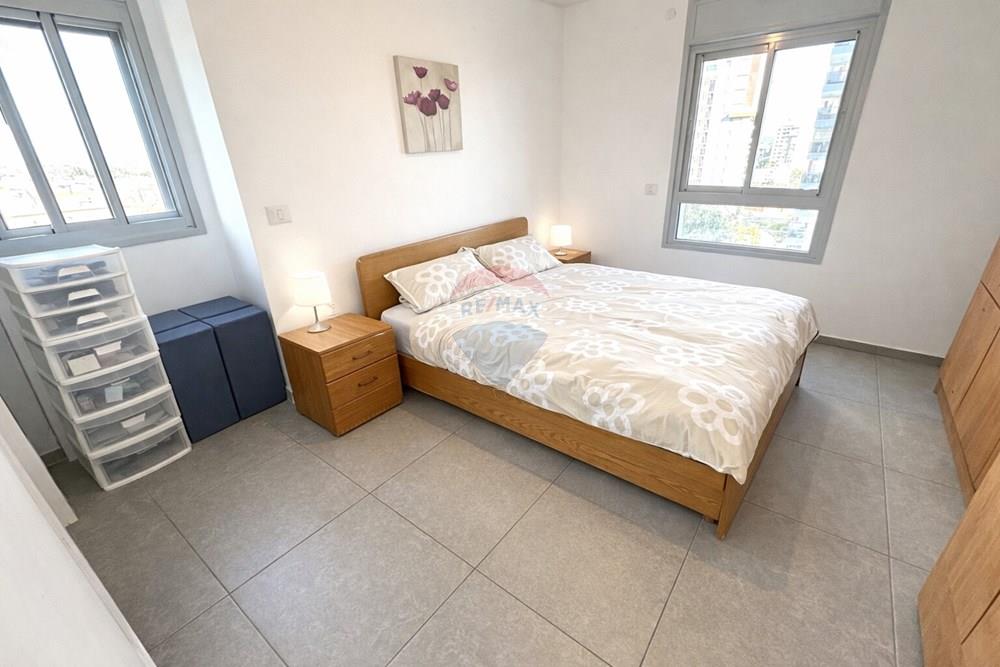 Apartment for Sale in Yehud - Image 5