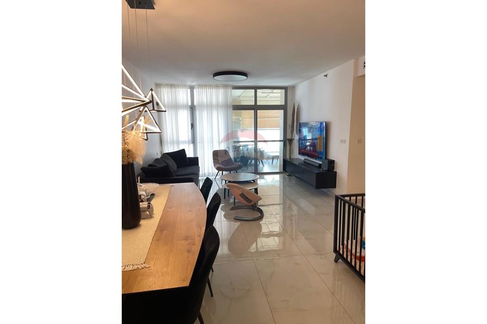 Apartment for Sale in Rishon LeZion - Image 1