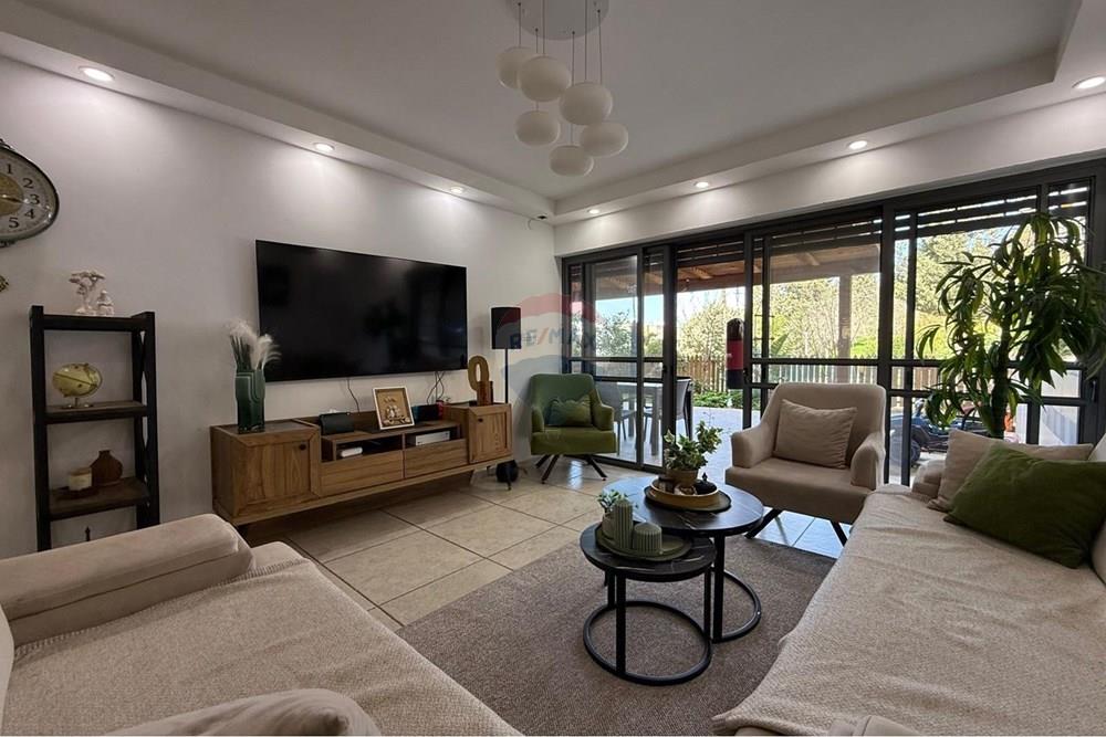 Apartment for Sale in נוף הגליל - Image 2