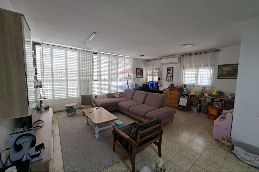 Apartment for Sale in Petah Tikva - Image 1